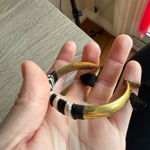 Black and White Beaded Bracelet - Picture 3 of 5